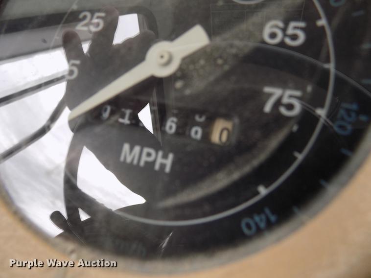 image for item DY9138 1982 Ford crane truck