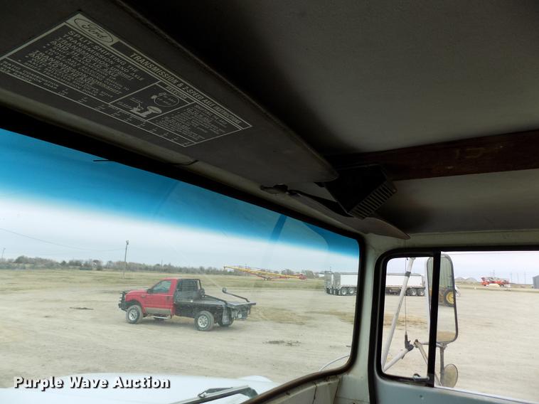 image for item DY9138 1982 Ford crane truck