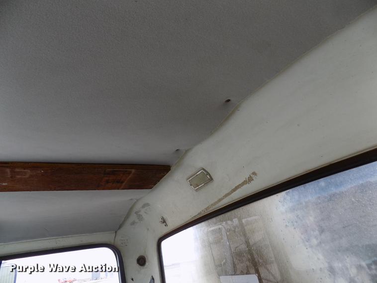 image for item DY9138 1982 Ford crane truck