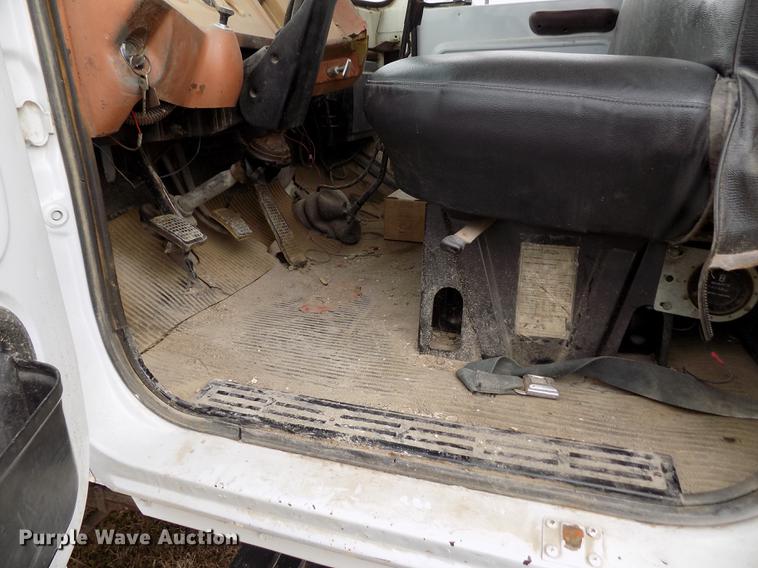 image for item DY9138 1982 Ford crane truck