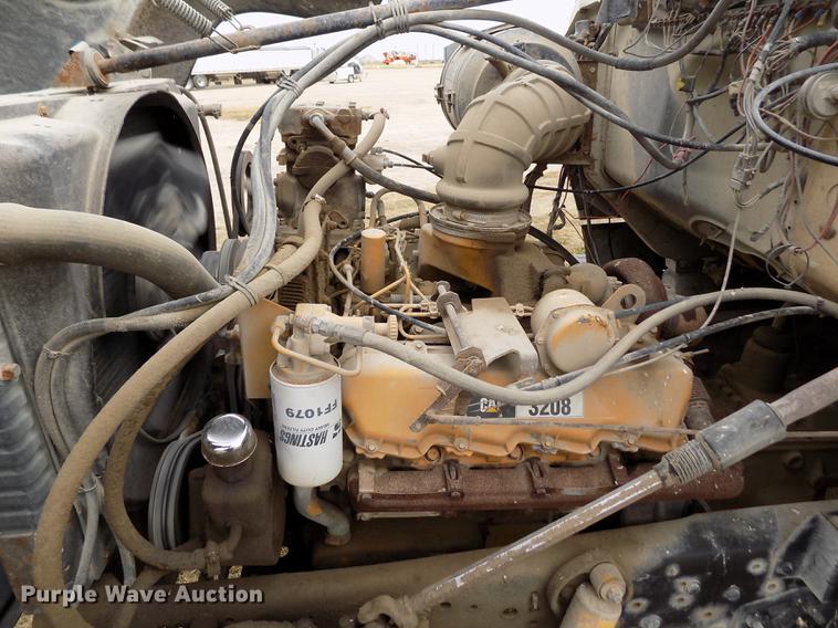 image for item DY9138 1982 Ford crane truck