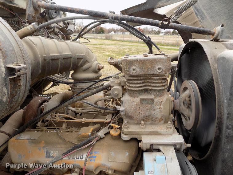 image for item DY9138 1982 Ford crane truck