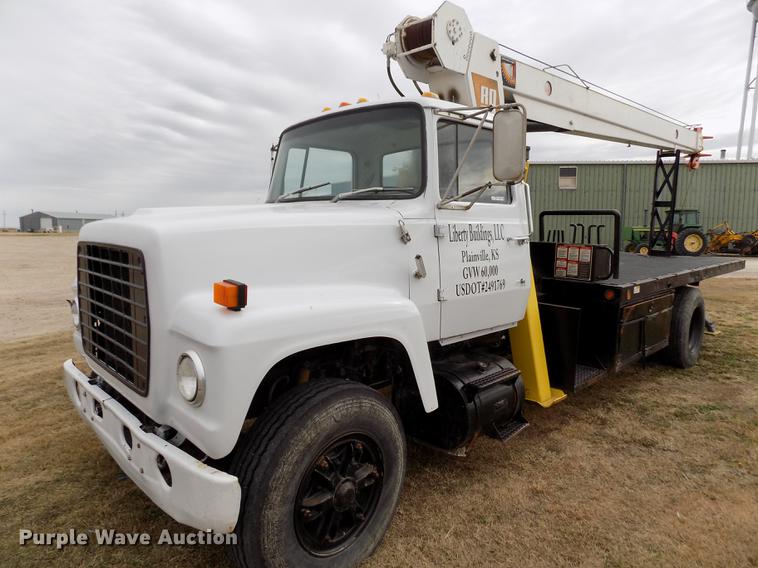 image for item DY9138 1982 Ford crane truck