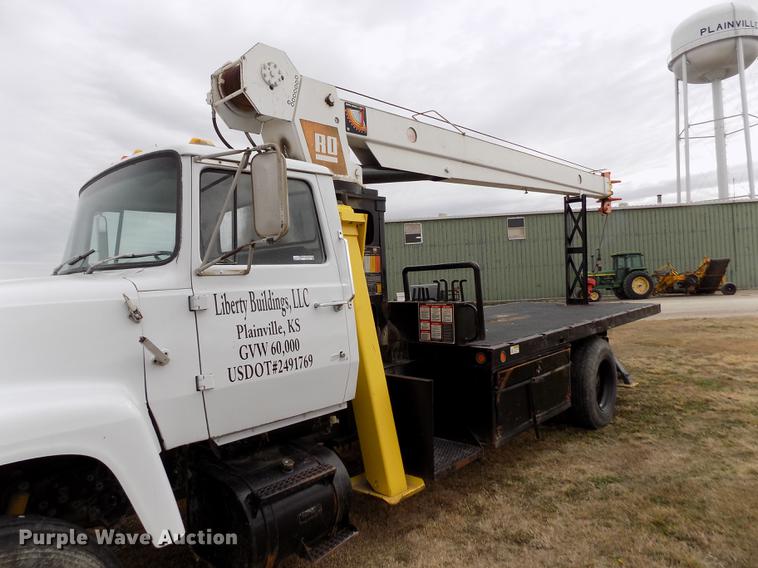 image for item DY9138 1982 Ford crane truck