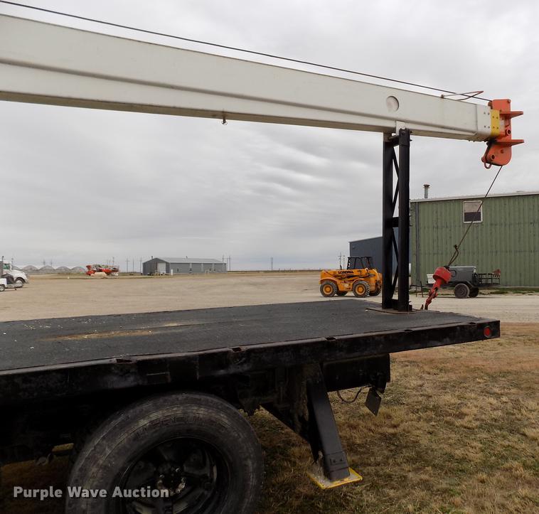 image for item DY9138 1982 Ford crane truck