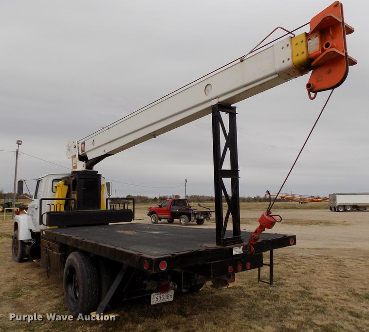 image for item DY9138 1982 Ford crane truck