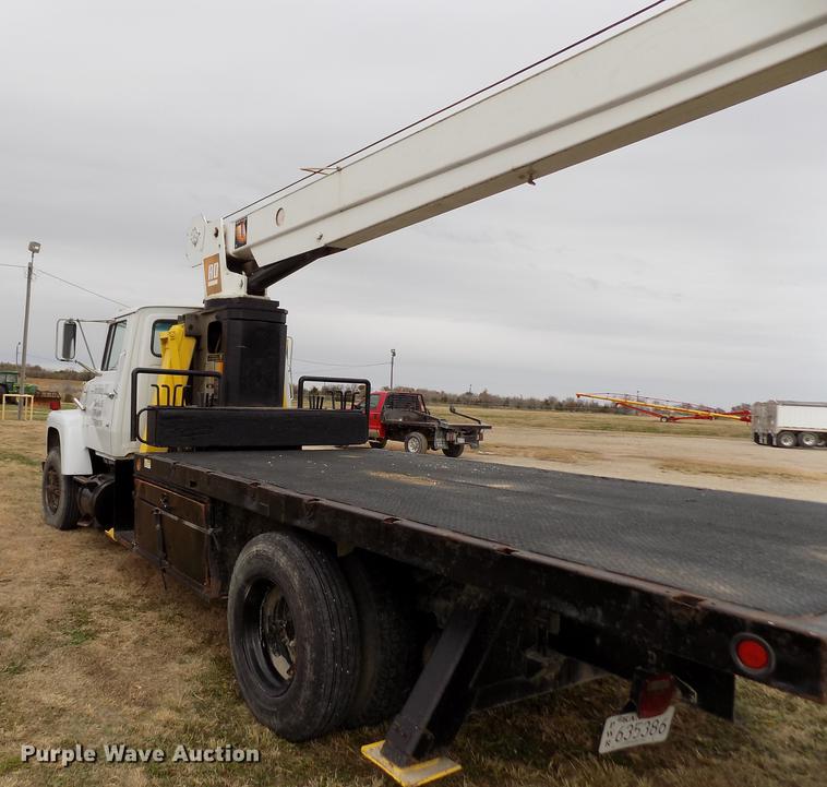 image for item DY9138 1982 Ford crane truck