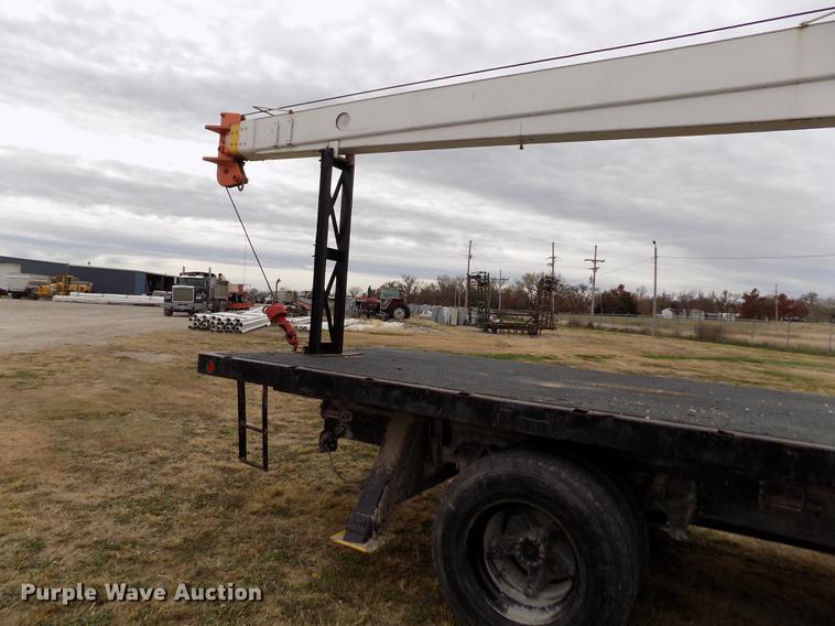 image for item DY9138 1982 Ford crane truck