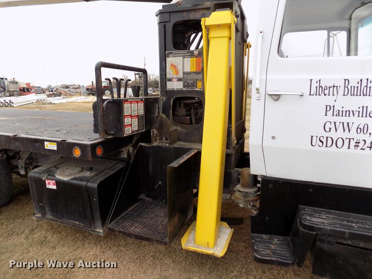 image for item DY9138 1982 Ford crane truck