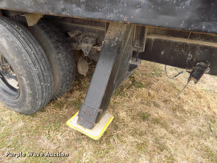 image for item DY9138 1982 Ford crane truck