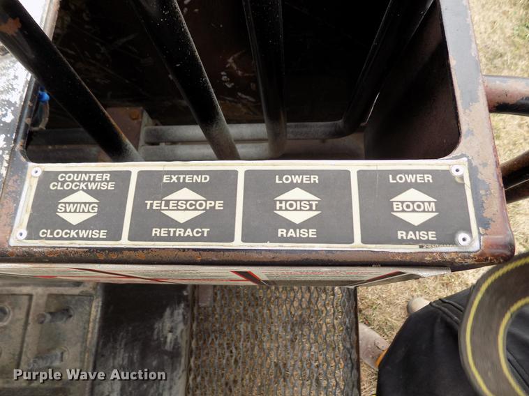 image for item DY9138 1982 Ford crane truck