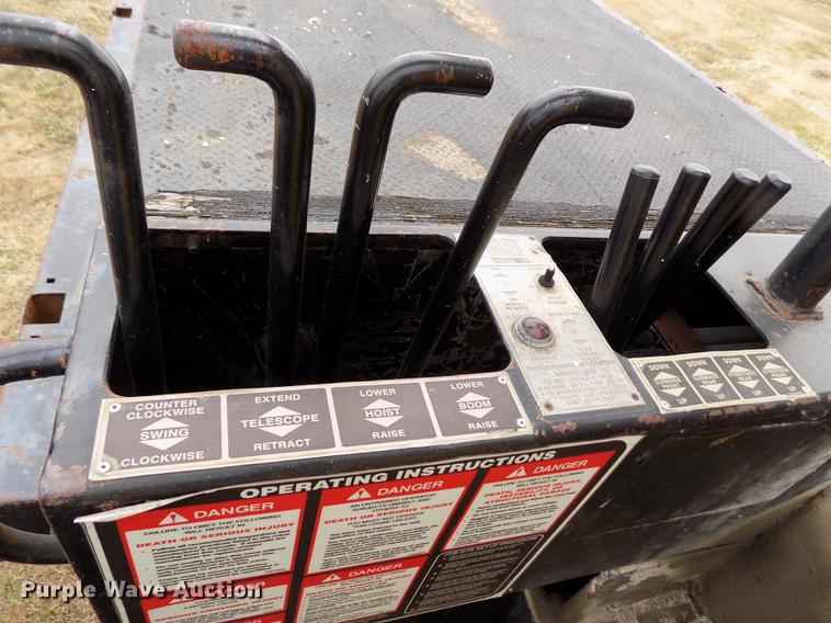 image for item DY9138 1982 Ford crane truck