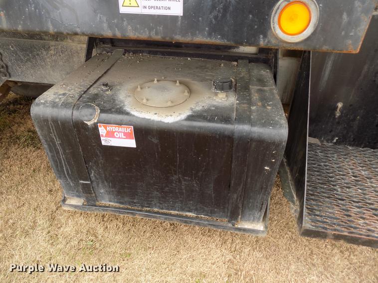 image for item DY9138 1982 Ford crane truck