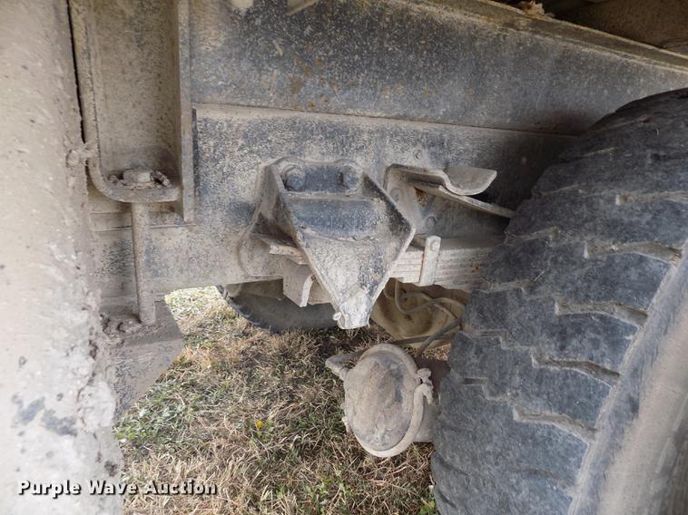 image for item DY9138 1982 Ford crane truck