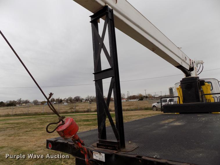 image for item DY9138 1982 Ford crane truck