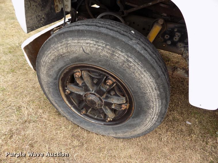 image for item DY9138 1982 Ford crane truck