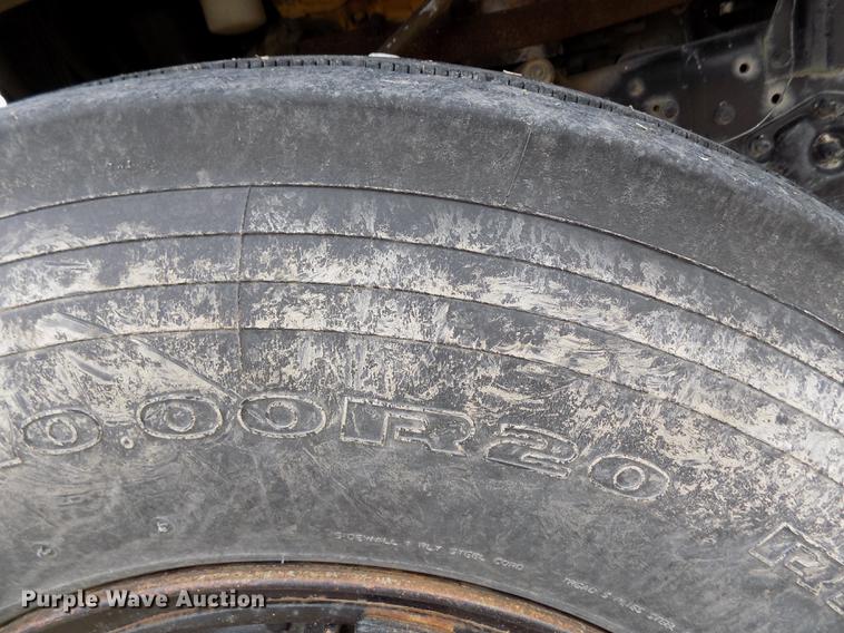 image for item DY9138 1982 Ford crane truck