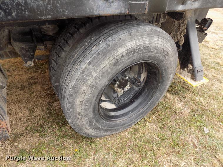 image for item DY9138 1982 Ford crane truck