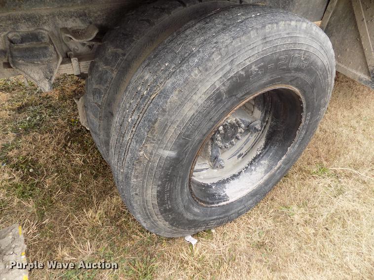 image for item DY9138 1982 Ford crane truck