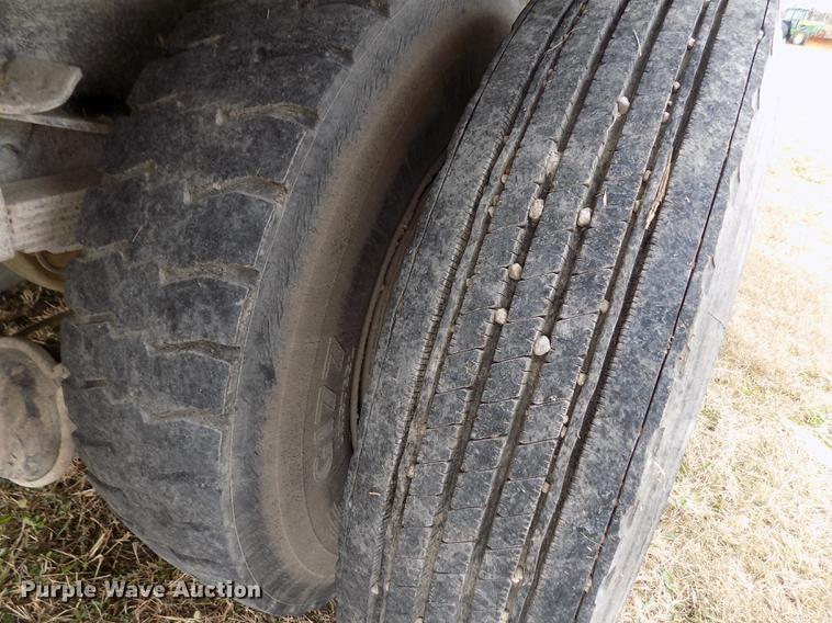 image for item DY9138 1982 Ford crane truck