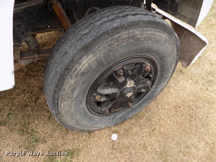 image for item DY9138 1982 Ford crane truck