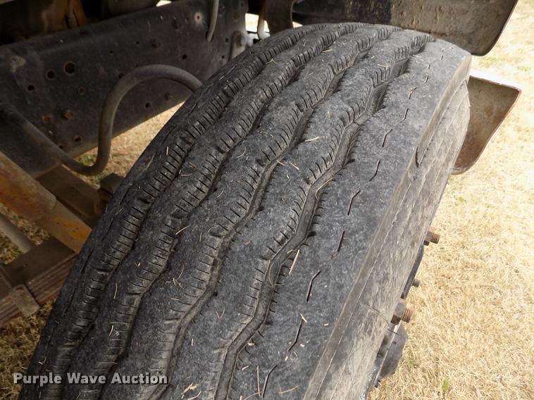 image for item DY9138 1982 Ford crane truck