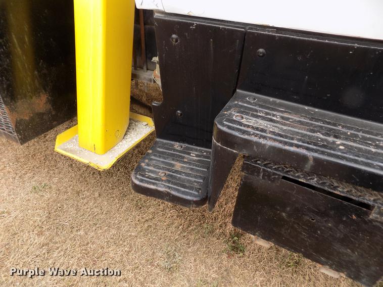 image for item DY9138 1982 Ford crane truck