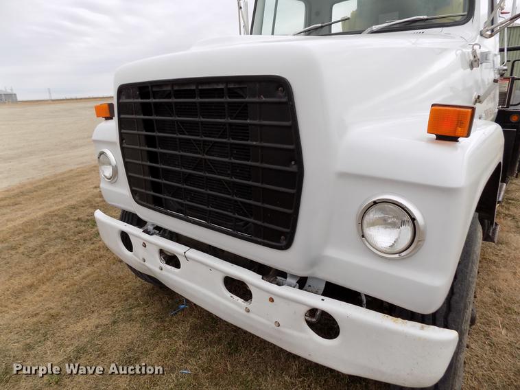 image for item DY9138 1982 Ford crane truck