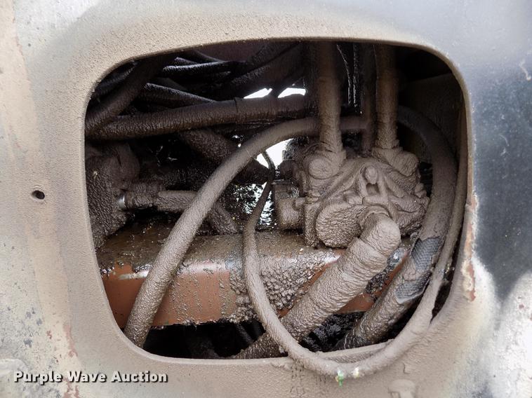 image for item DY9138 1982 Ford crane truck