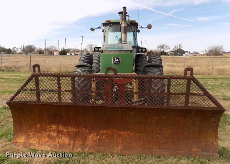 image for item DY9142 1985 John Deere 4650 MFWD tractor