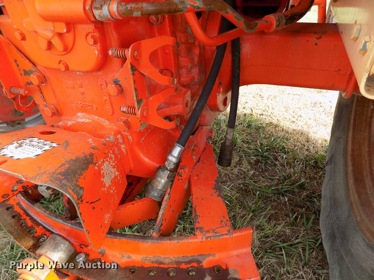 image for item DY9143 Case 1030 Comfort King tractor