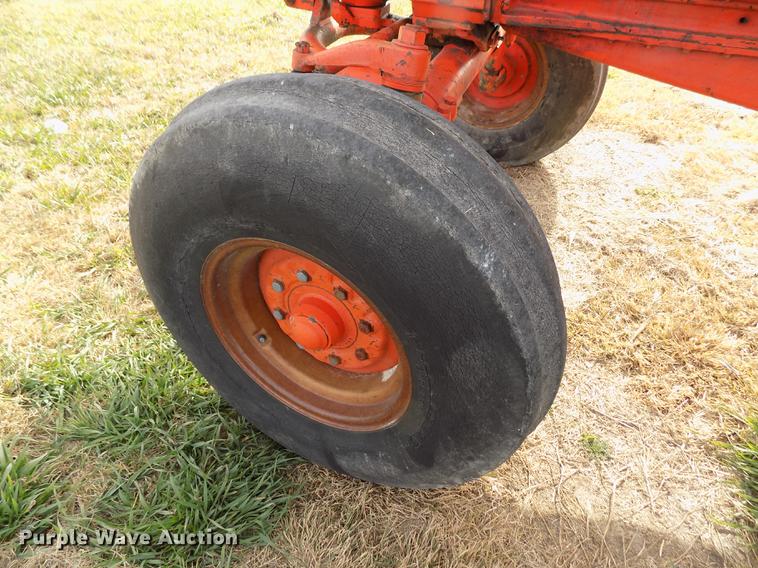 image for item DY9143 Case 1030 Comfort King tractor