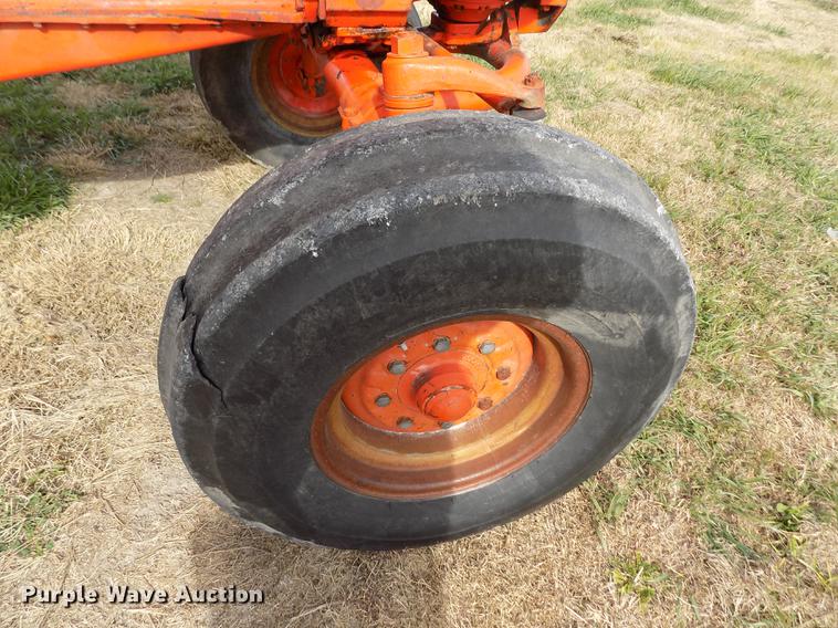 image for item DY9143 Case 1030 Comfort King tractor