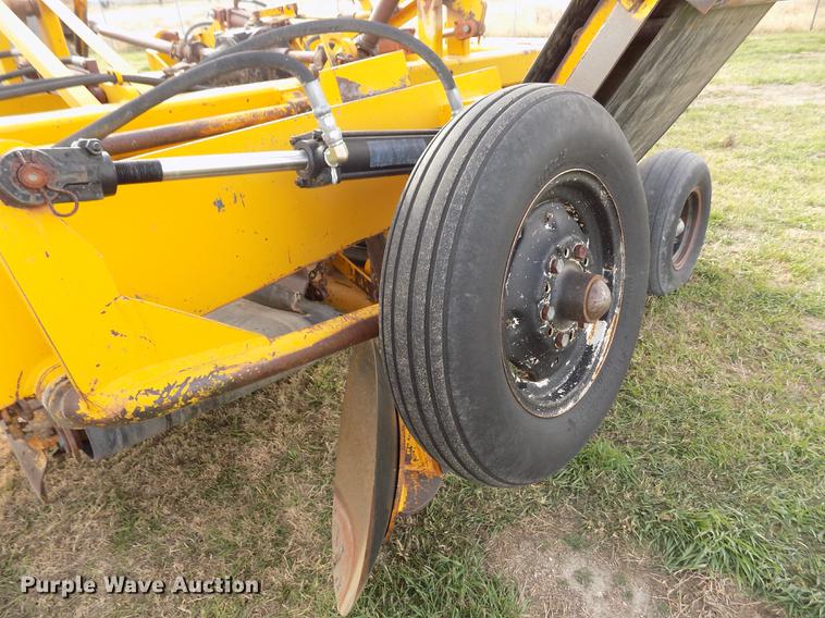 image for item DY9149 1973 John Deere 4430 tractor and terracer