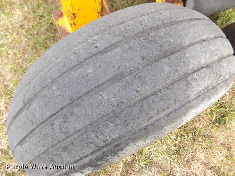 image for item DY9149 1973 John Deere 4430 tractor and terracer