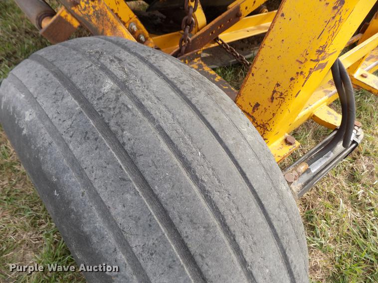 image for item DY9149 1973 John Deere 4430 tractor and terracer