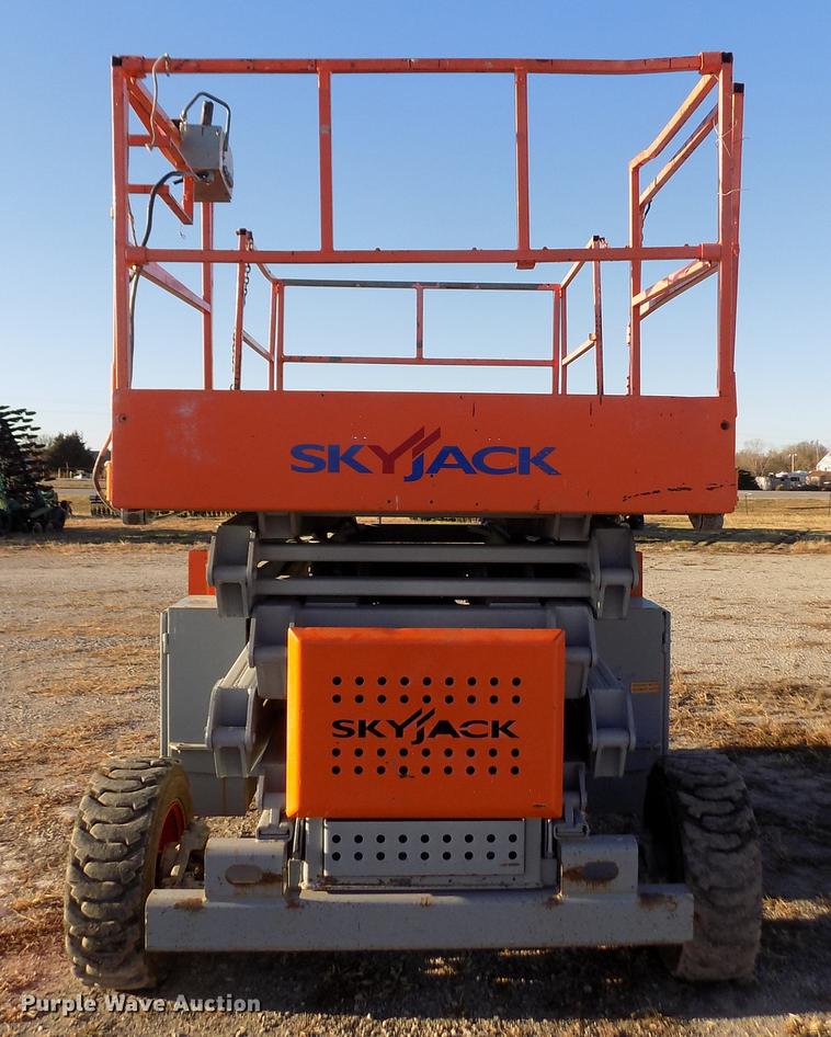image for item DY9152 2003 Skyjack SJ8841 scissor lift
