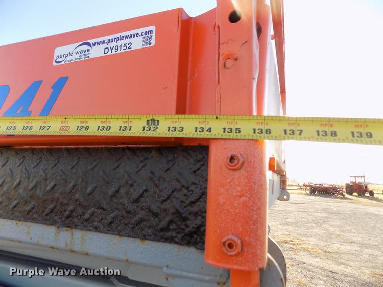 image for item DY9152 2003 Skyjack SJ8841 scissor lift