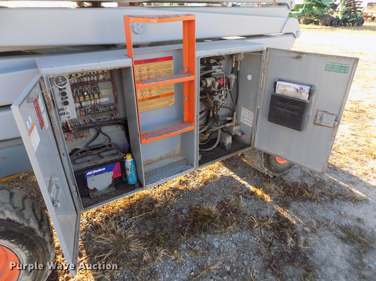 image for item DY9152 2003 Skyjack SJ8841 scissor lift