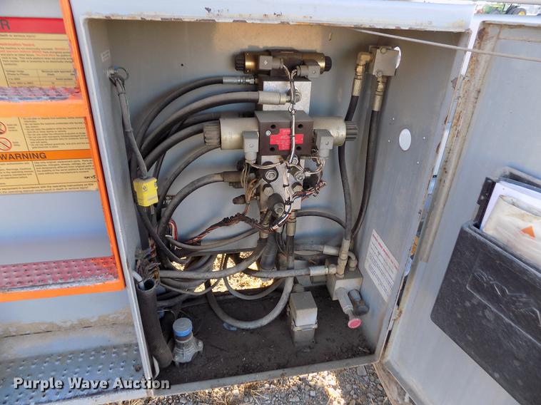 image for item DY9152 2003 Skyjack SJ8841 scissor lift