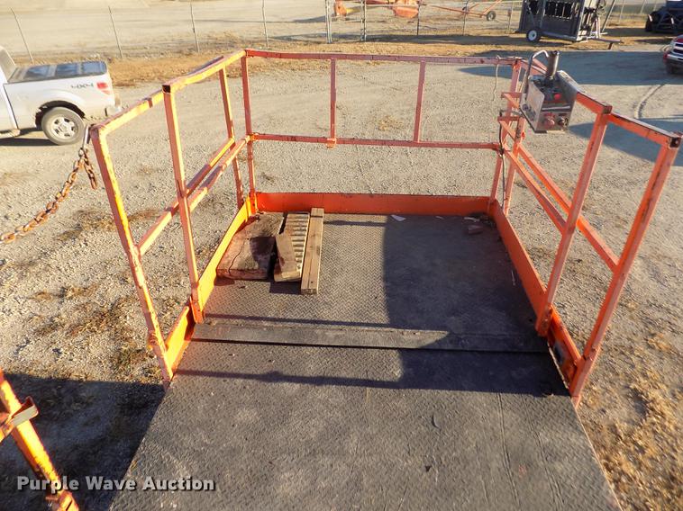 image for item DY9152 2003 Skyjack SJ8841 scissor lift