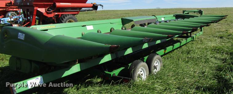 image for item DB2002 2004 John Deere 1293 corn head
