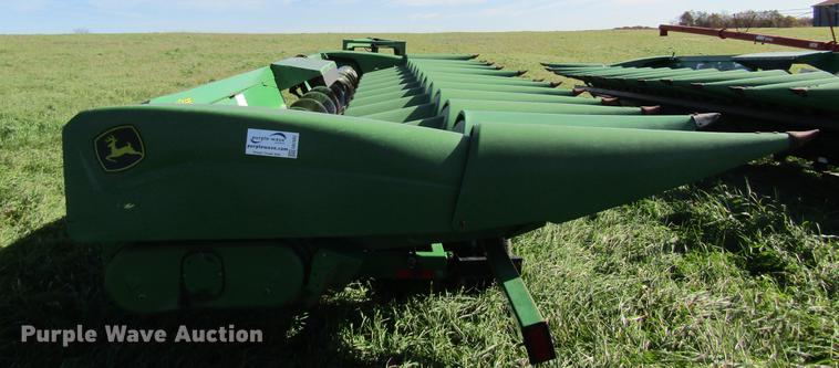 image for item DB2002 2004 John Deere 1293 corn head
