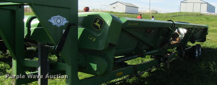 image for item DB2002 2004 John Deere 1293 corn head
