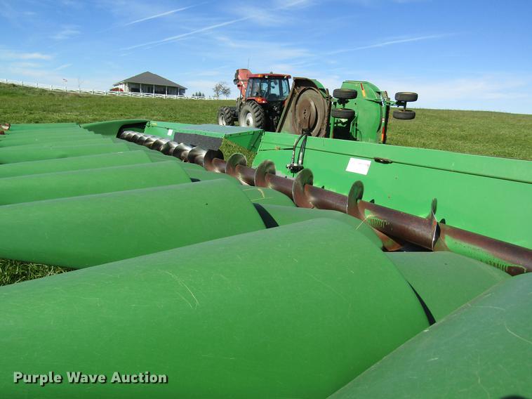 image for item DB2002 2004 John Deere 1293 corn head