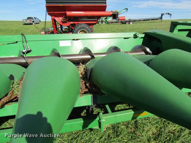 image for item DB2002 2004 John Deere 1293 corn head