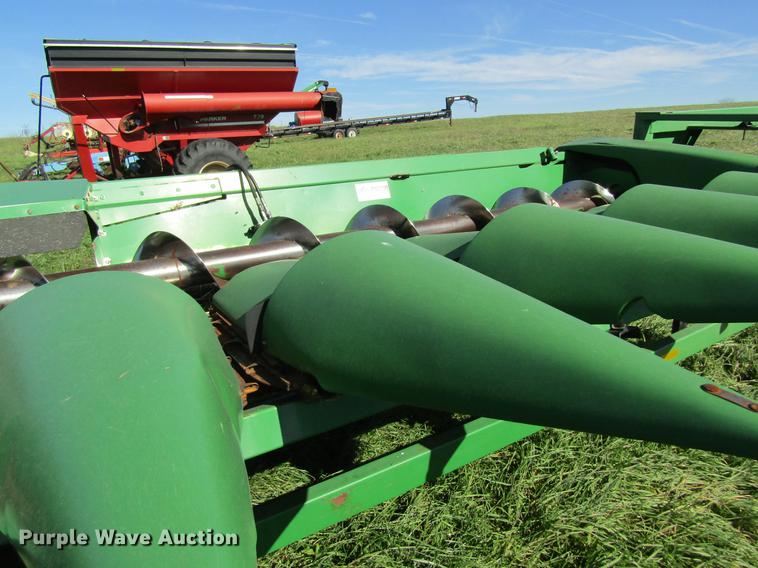 image for item DB2002 2004 John Deere 1293 corn head