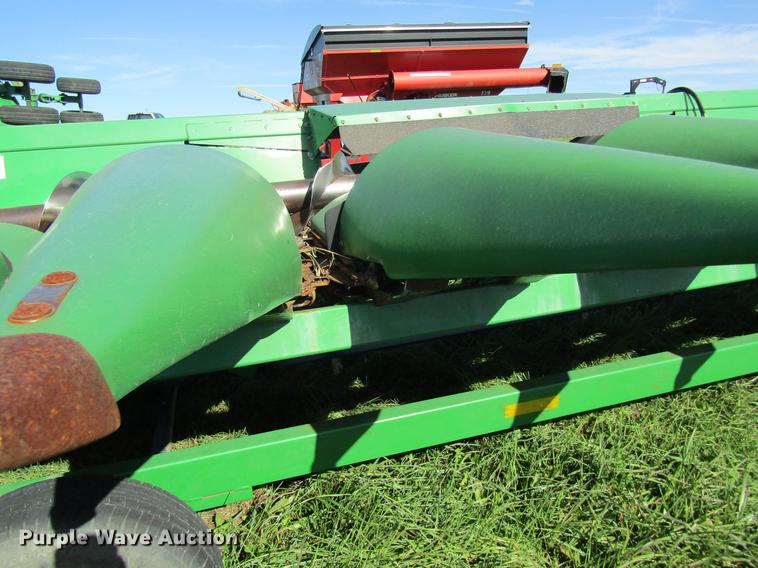 image for item DB2002 2004 John Deere 1293 corn head
