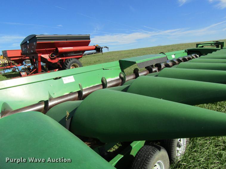image for item DB2002 2004 John Deere 1293 corn head
