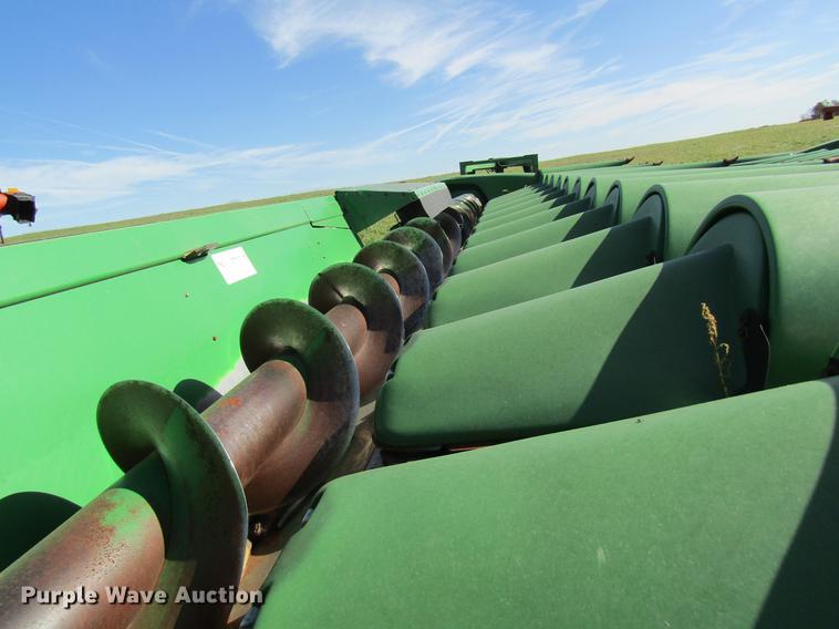 image for item DB2002 2004 John Deere 1293 corn head